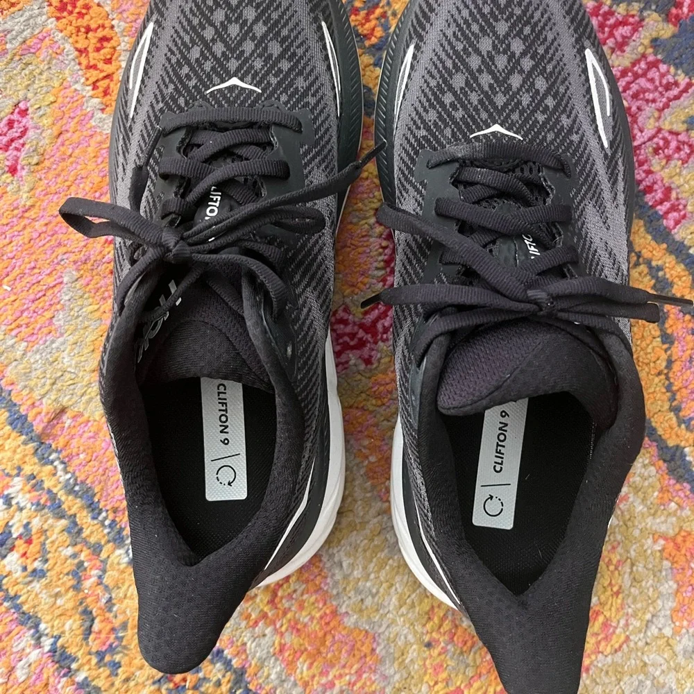 Hoka - Clifton 9 - men’s size 7 wide sneaker